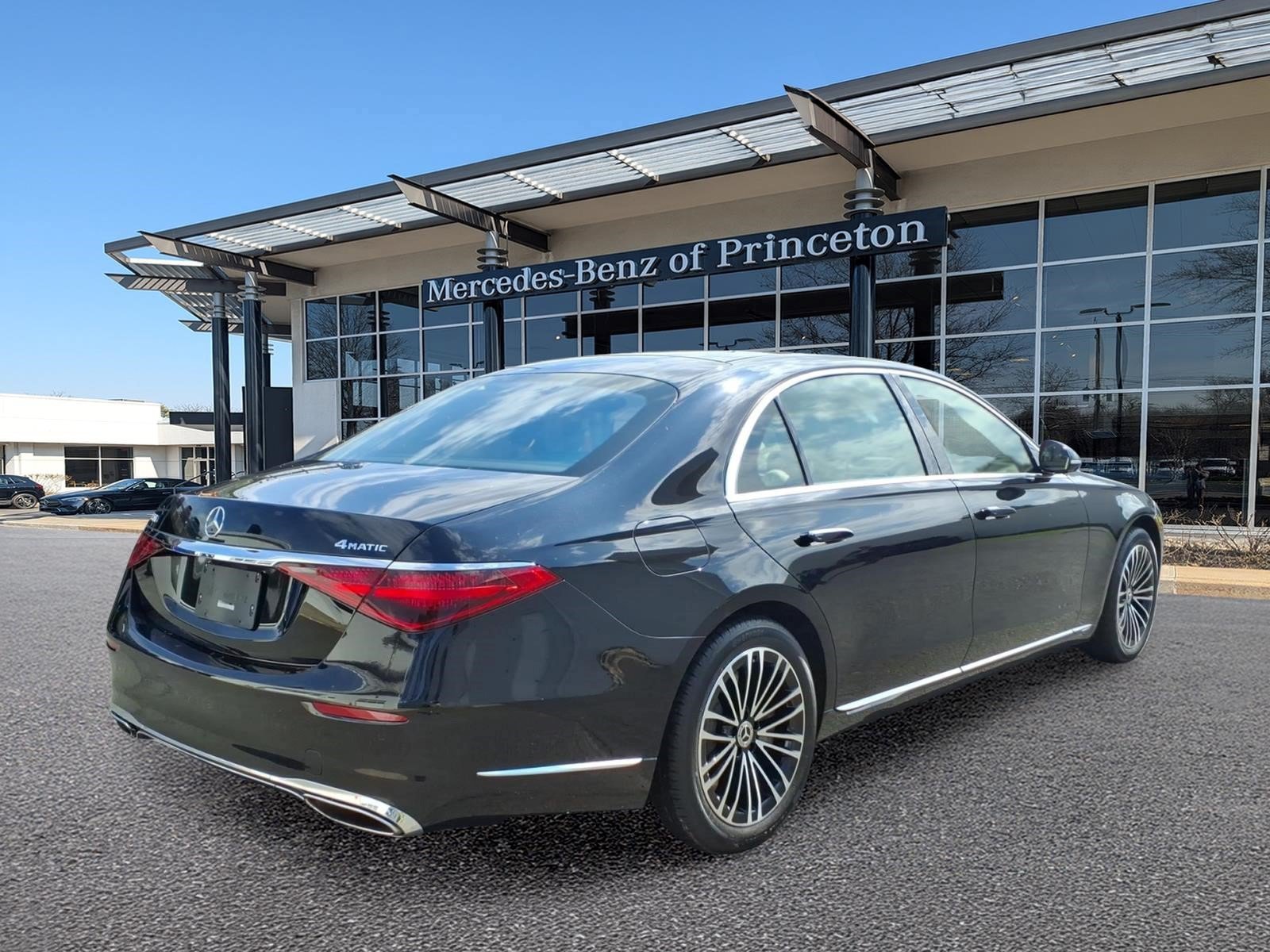 Certified Used 2024 Obsidian Black Metallic Mercedes-Benz S 580 4MATIC® Sedan image 3