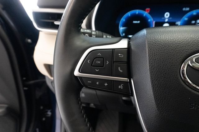 Used 2024  Toyota Platinum image 19