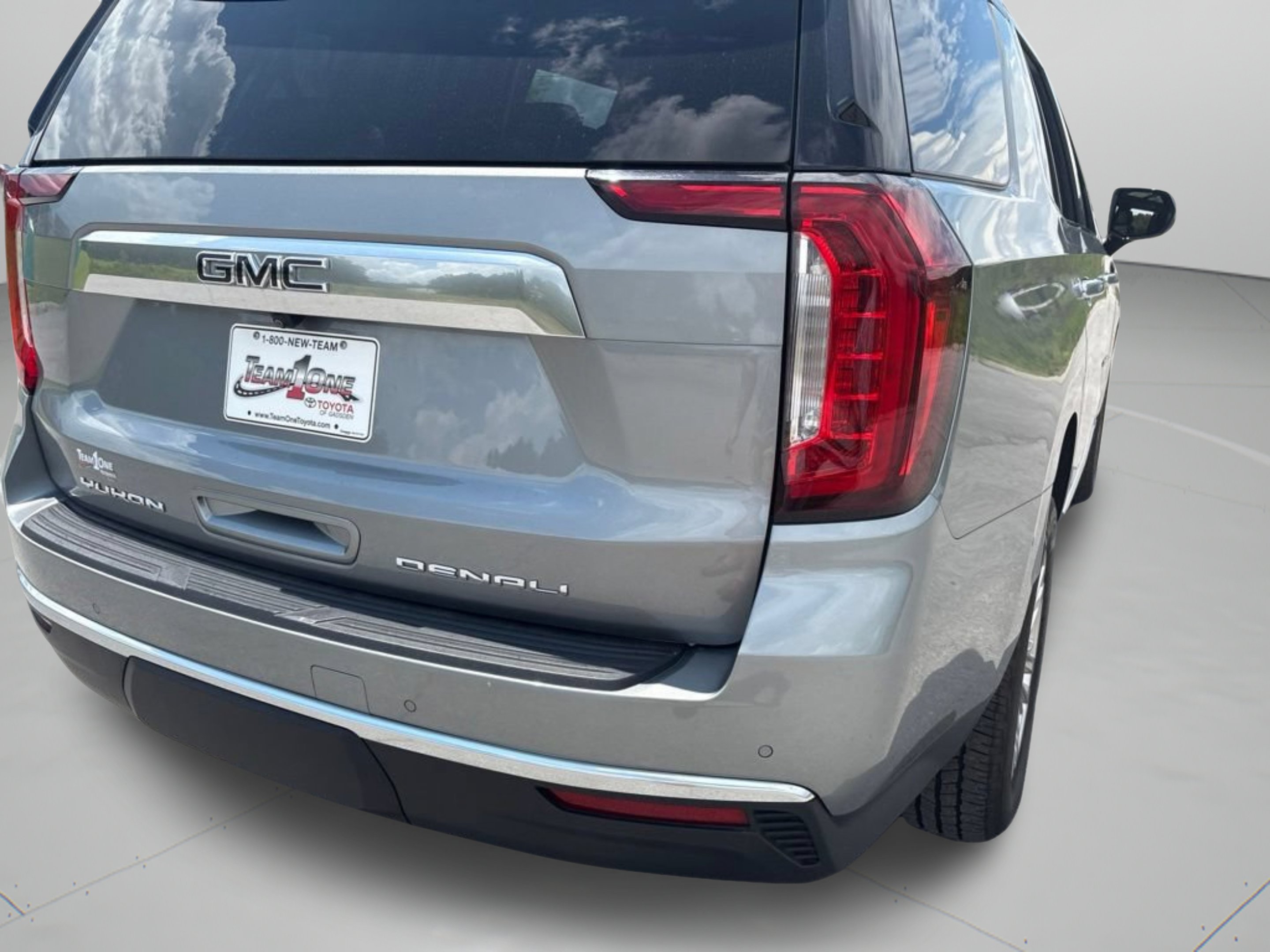 Used 2023 Sterling Metallic GMC Denali image 9