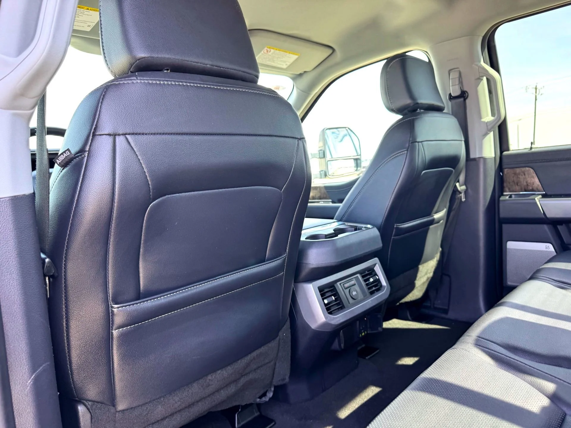 Used 2024  Ford Lariat image 18