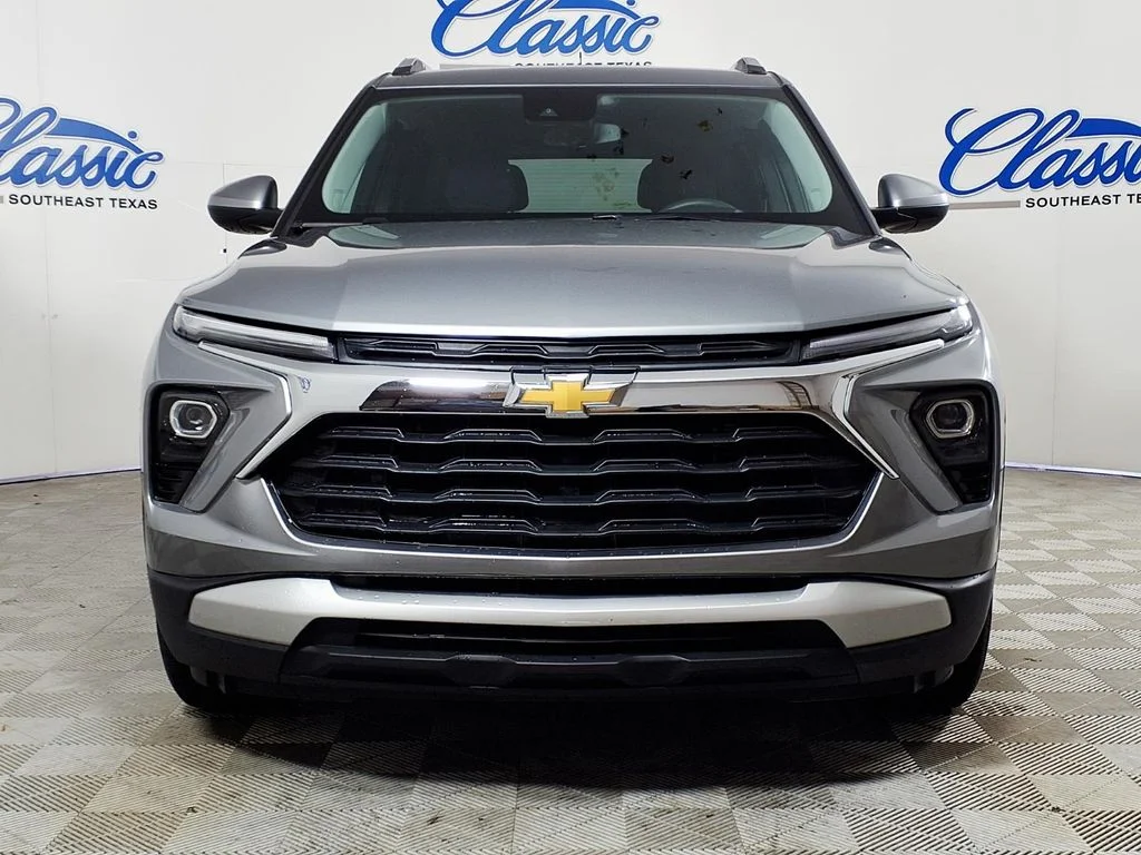 Used 2025 Gray Chevrolet LT image 3