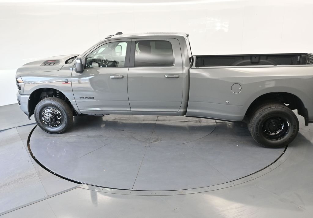 New 2026 Ceramic Gray Clear-Coat Exterior Paint RAM Laramie image 30