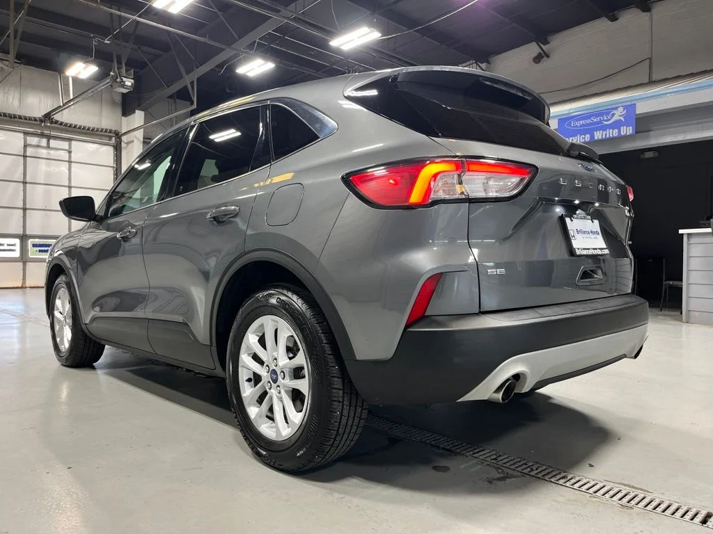 Used 2022 Gray Metallic Ford SE image 5