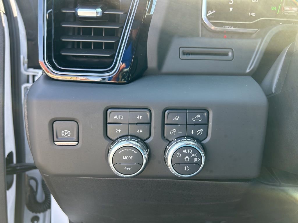 Used 2025 Summit White GMC AT4 image 33
