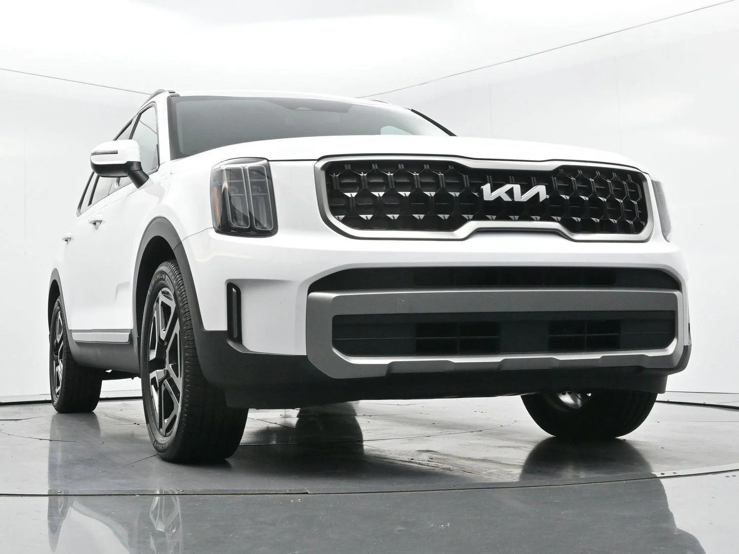 Used 2023 Glacial White Pearl Kia EX X-Line image 51