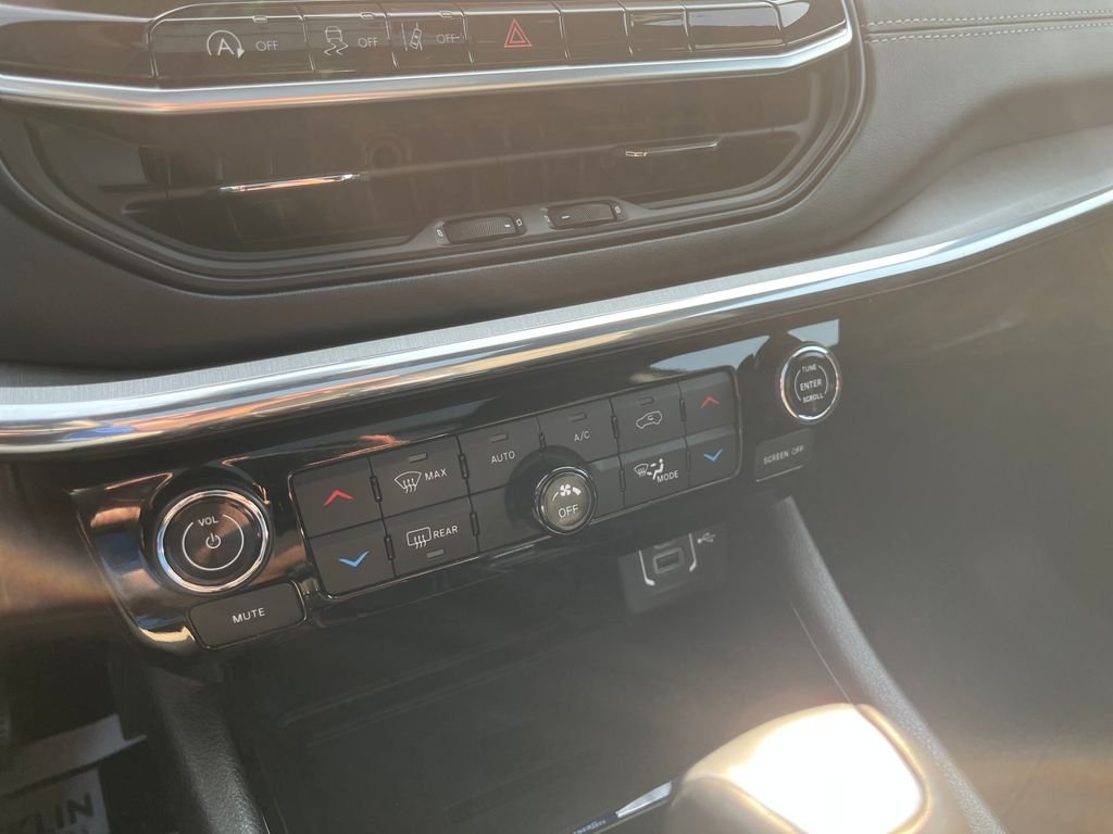 Used 2022 White Jeep Limited image 20