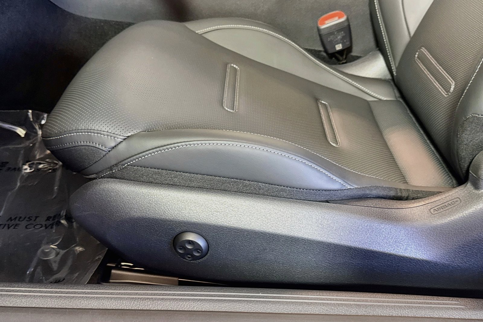 New 2027 MANUFAKTUR Alpine Grey Mercedes-Benz AMG® CLE 53 image 17