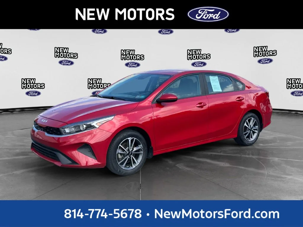 Used 2023 Currant Red Kia LXS image 1