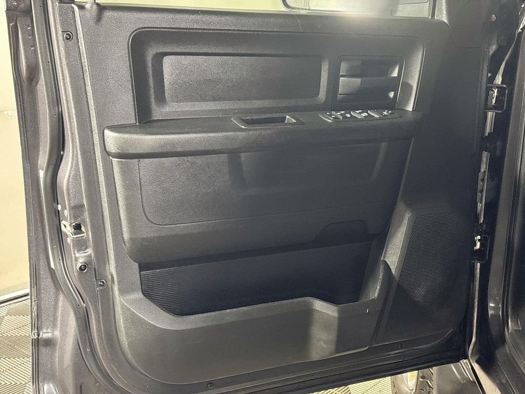 Used 2018 Crystal Metallic Ram Tradesman image 10
