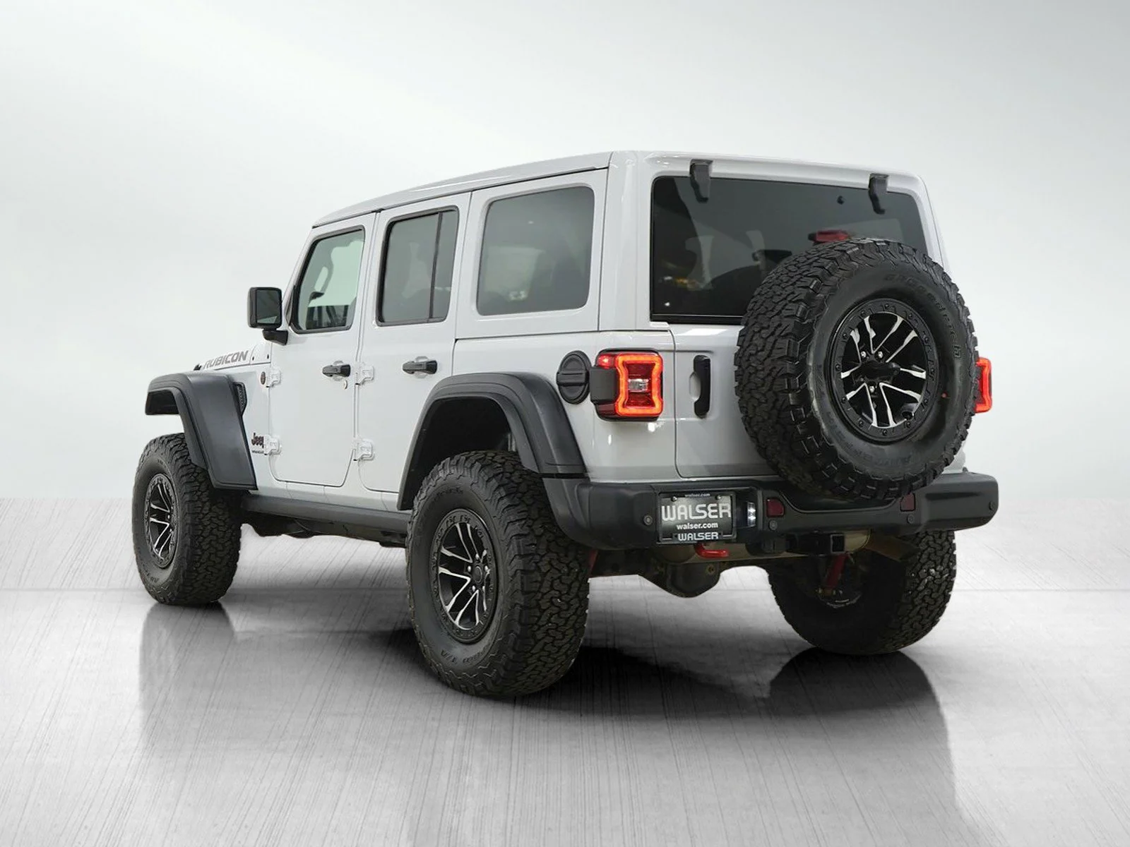 Used 2024 Bright White Clearcoat Jeep Rubicon image 3