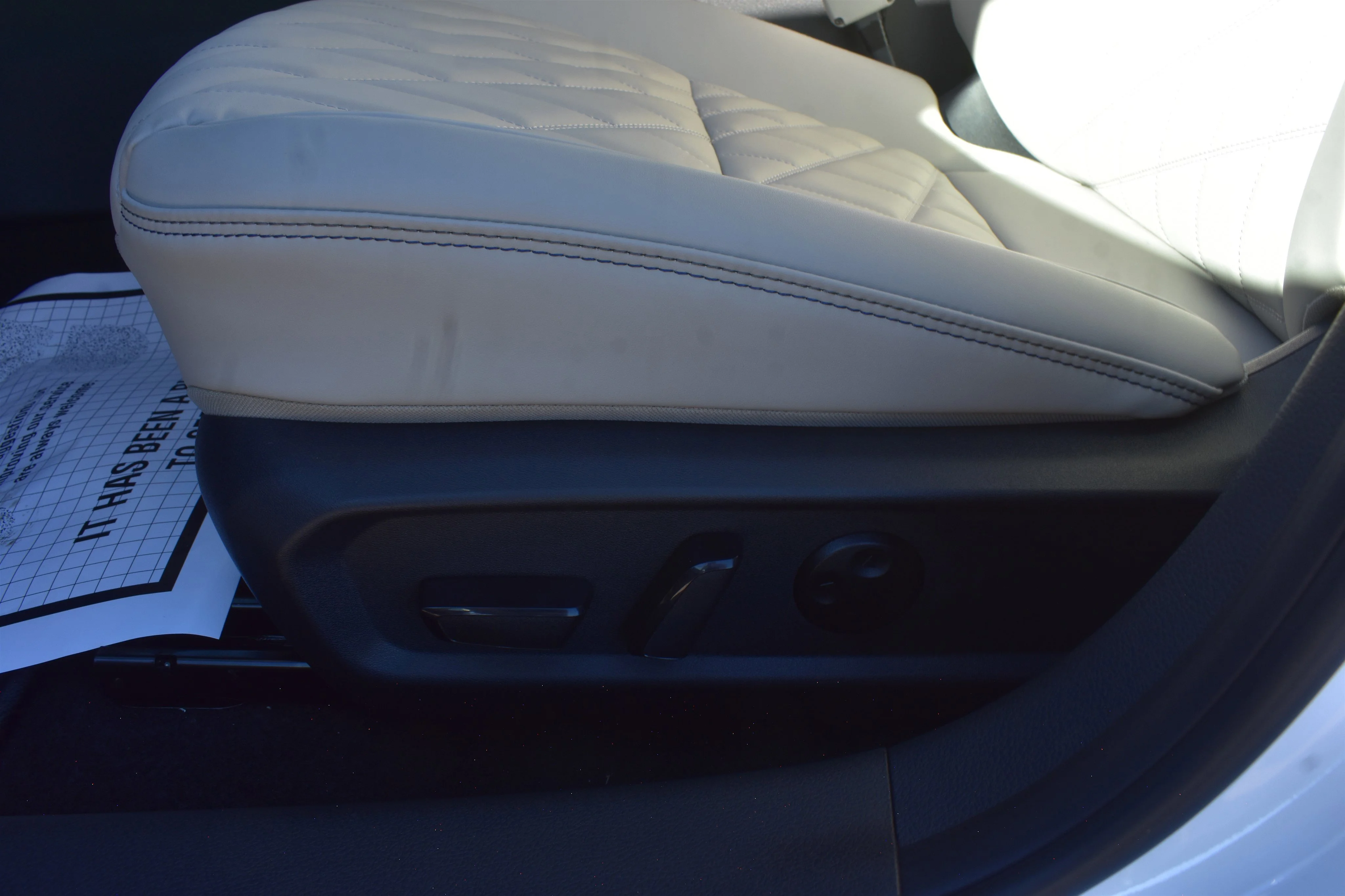 New 2026 Aspen White Tricoat Nissan SL image 14