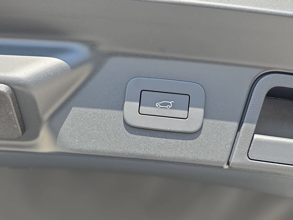 New 2026 Fuji White Land Rover Dynamic SE image 13