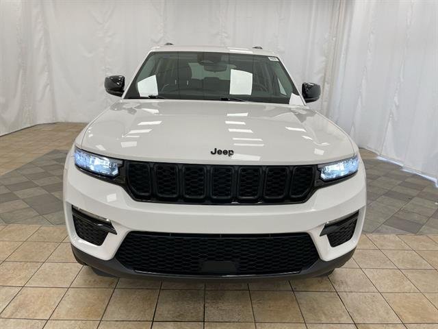 Certified Used 2023 White Jeep Limited 4x4 image 30