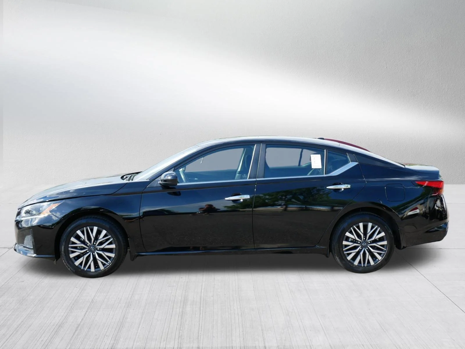 Used 2024 Super Black Nissan 2.5 SV image 4