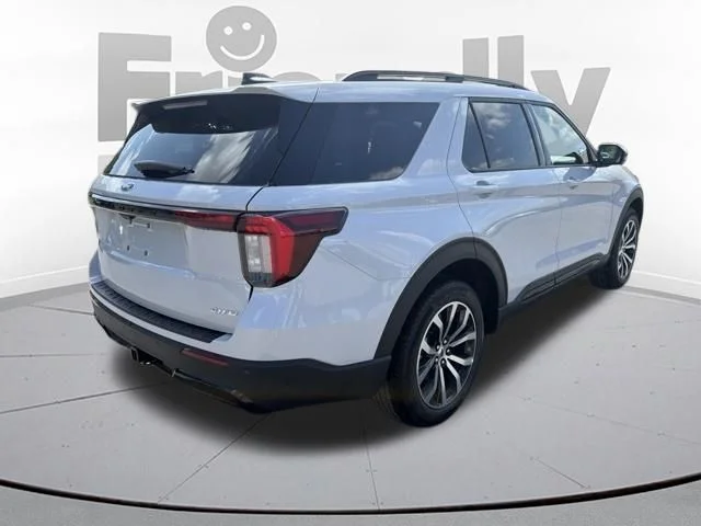 New 2026 Space White Metallic Ford ST-Line image 7
