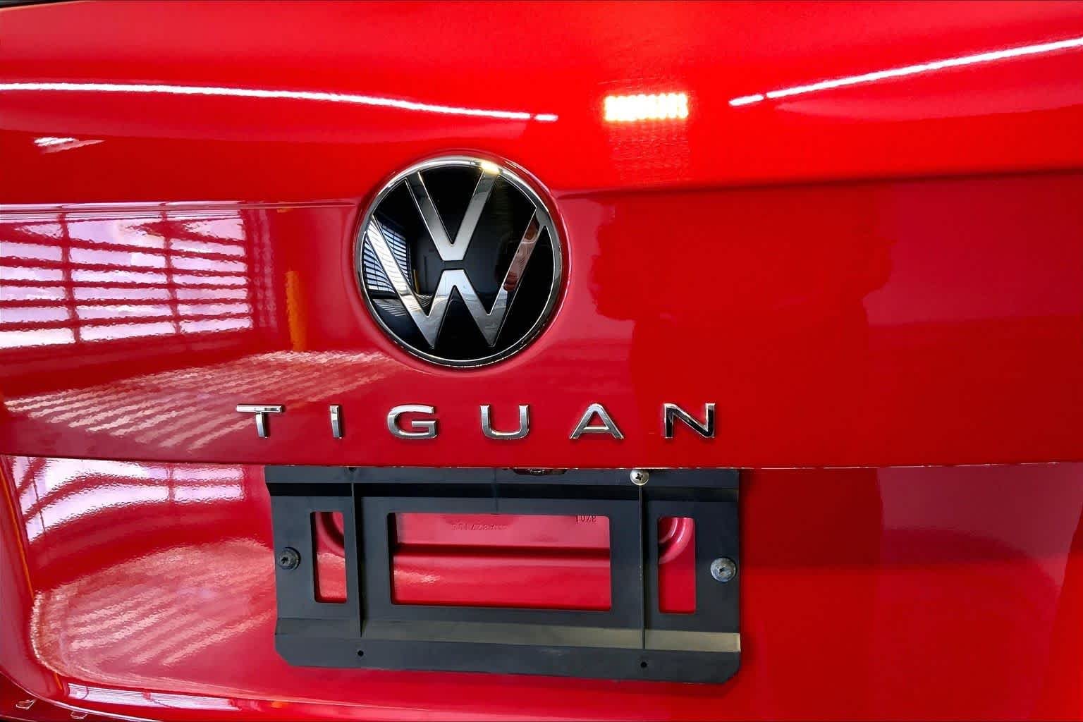 Used 2024 Kings Red Metallic Volkswagen SEL R-Line image 33