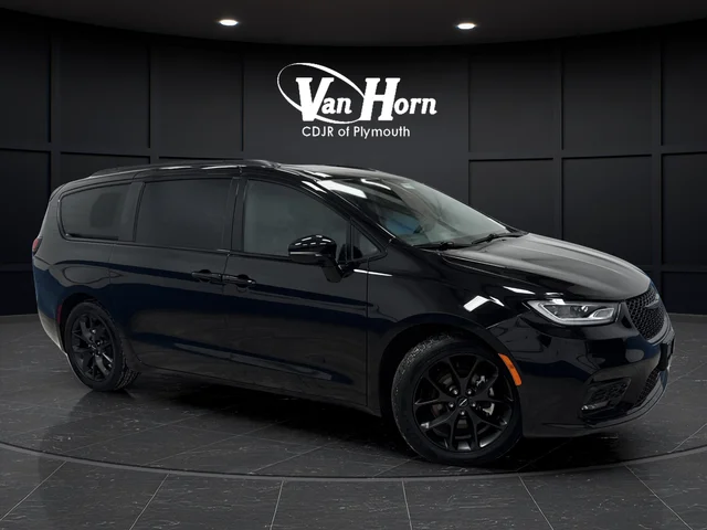 2025 Chrysler Pacifica Limited's photo