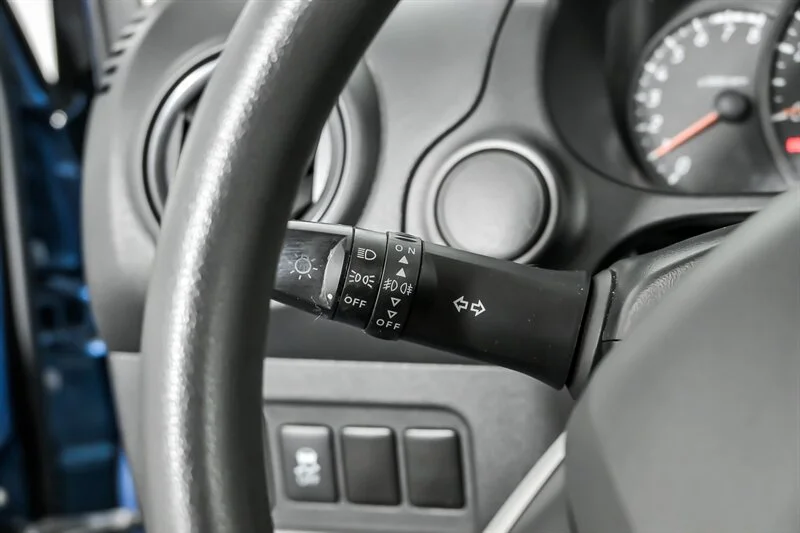 Used 2018 Sapphire Blue Mitsubishi ES image 21