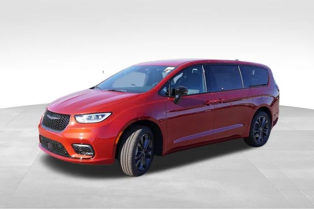 New 2026 Red Hot Pearl-Coat Exterior Paint Chrysler Select image 7