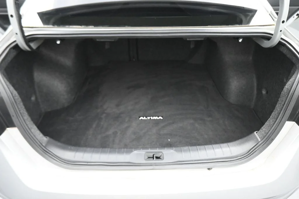 Used 2022 Silver Nissan 2.5 SV image 40