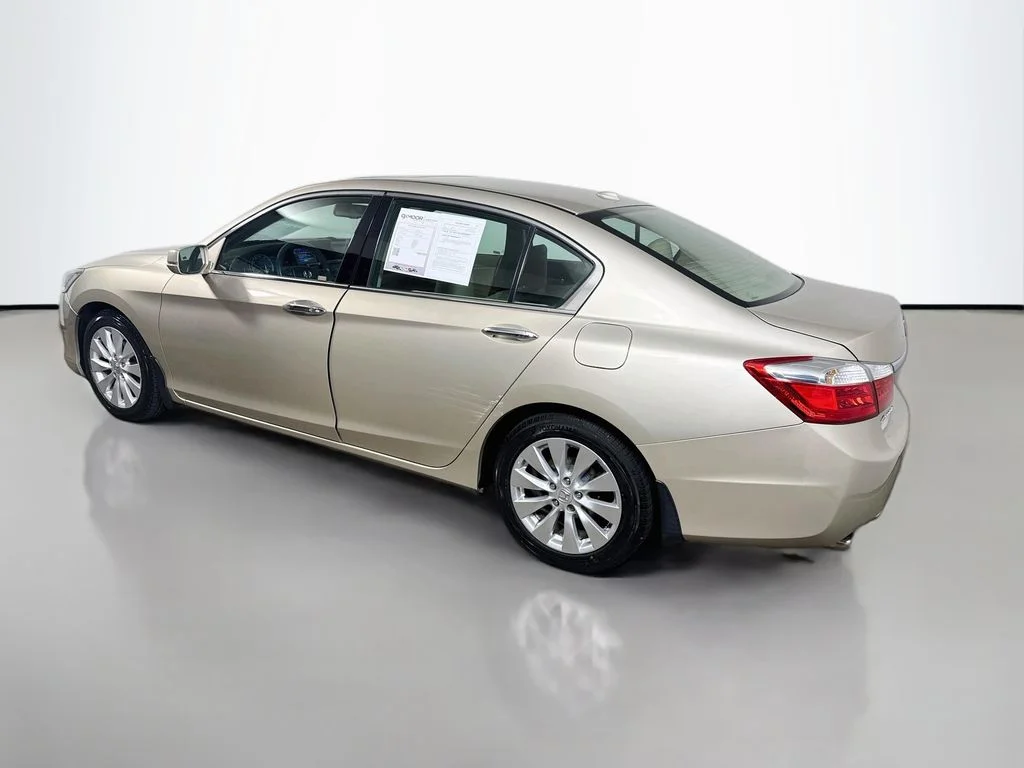 Used 2014 Champagne Frost Pearl Honda EX-L image 5