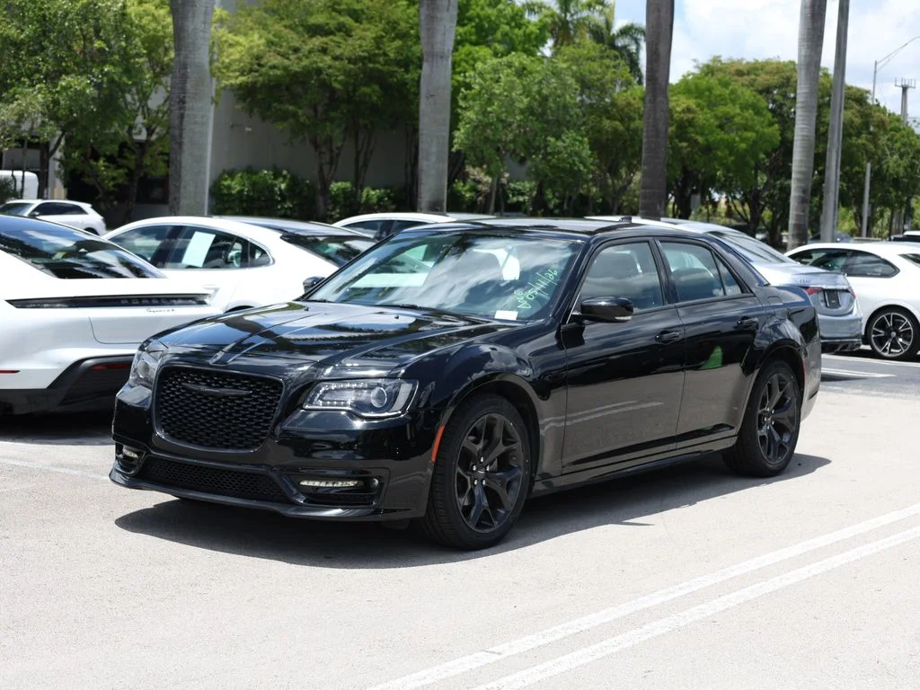 2023 Chrysler 300 Touring L RWD's photo