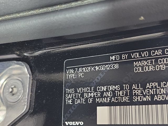 Used 2019 Black / Stone Volvo T5 Momentum image 10