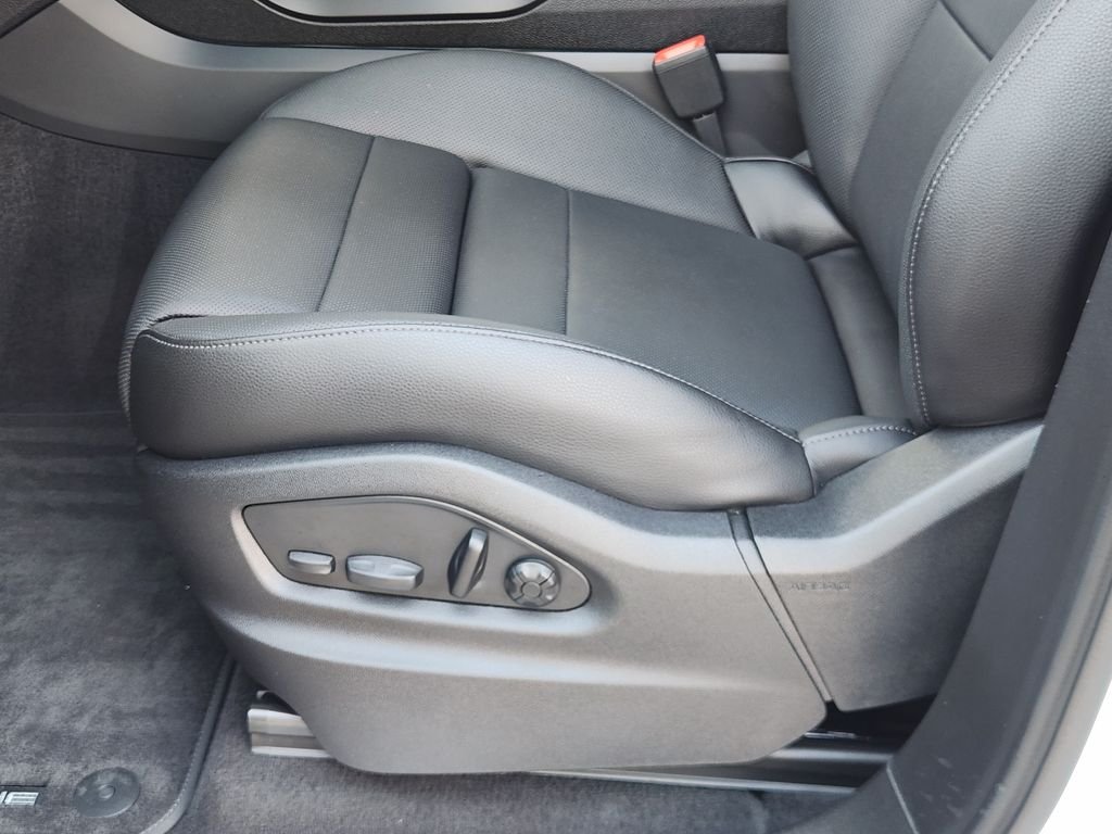 Used 2024 White Porsche Base image 23