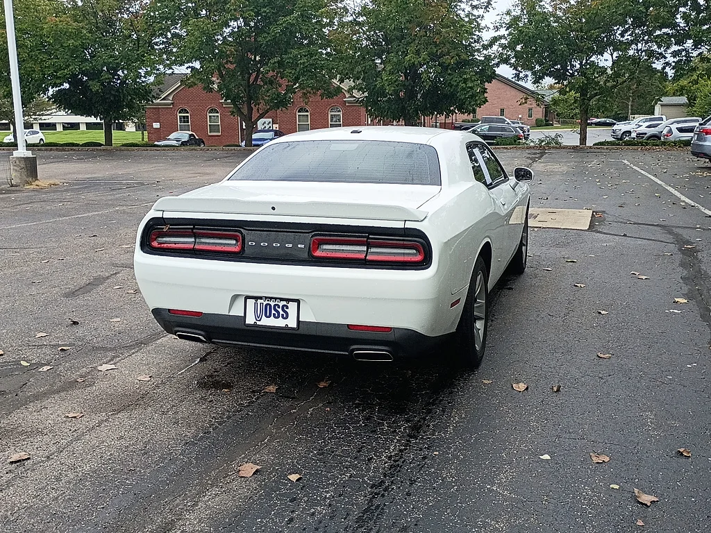 Used 2022 White Knuckle Clear Coat Dodge SXT image 3