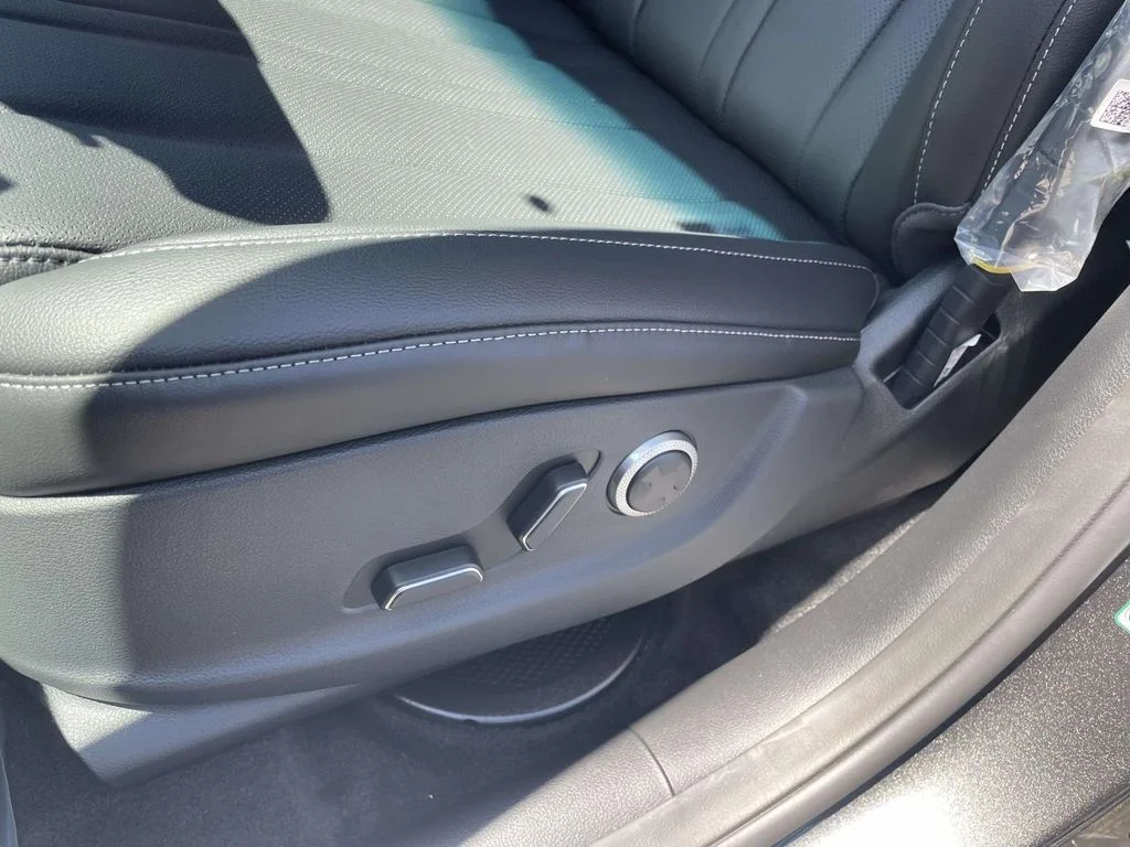 New 2026 Gray Genesis 2.5T Select image 21