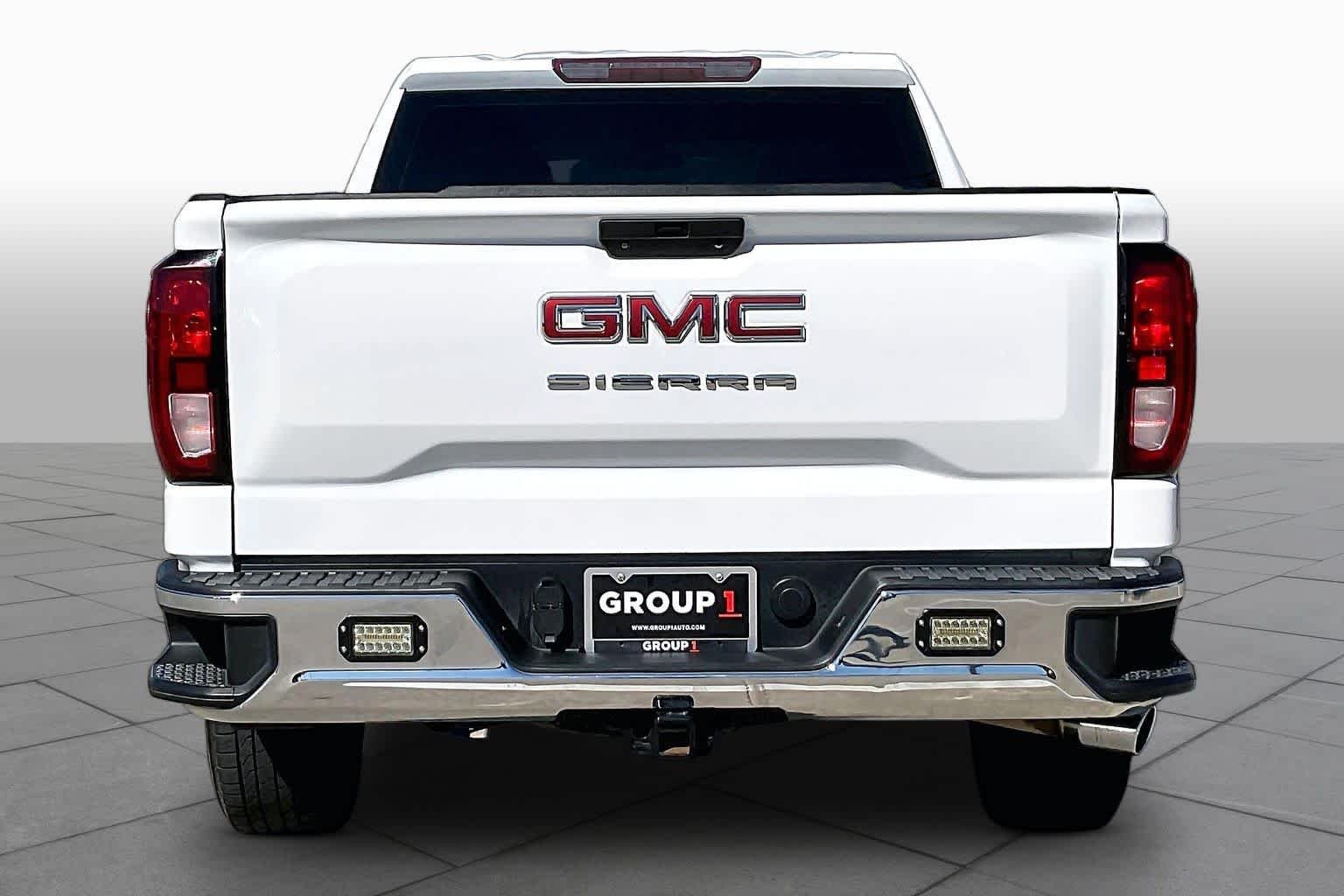 Used 2021 Summit White GMC  image 5