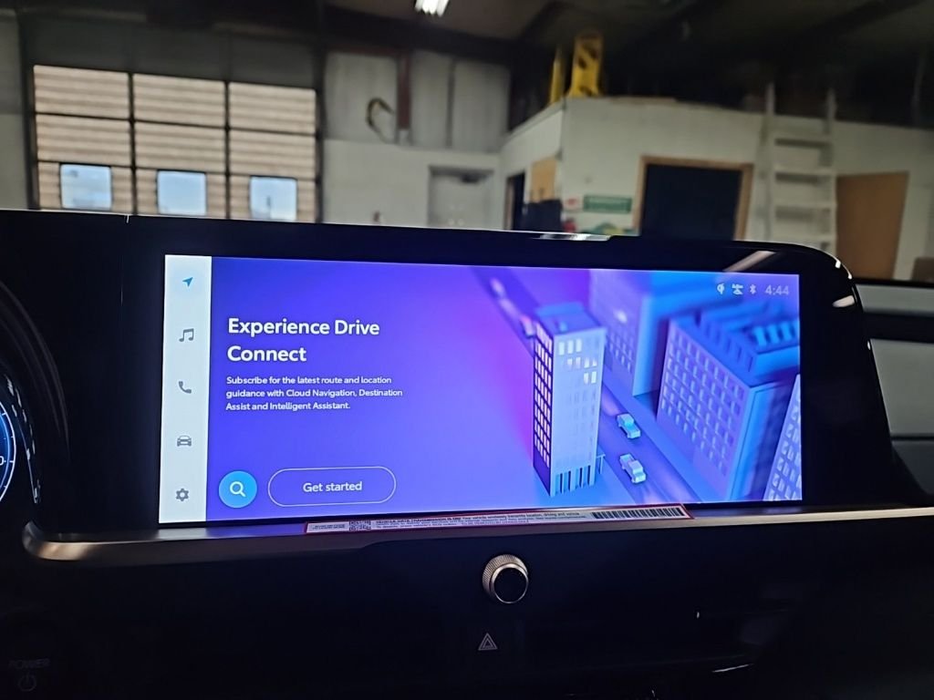 2025 Toyota Crown Signia XLE - Photo 22