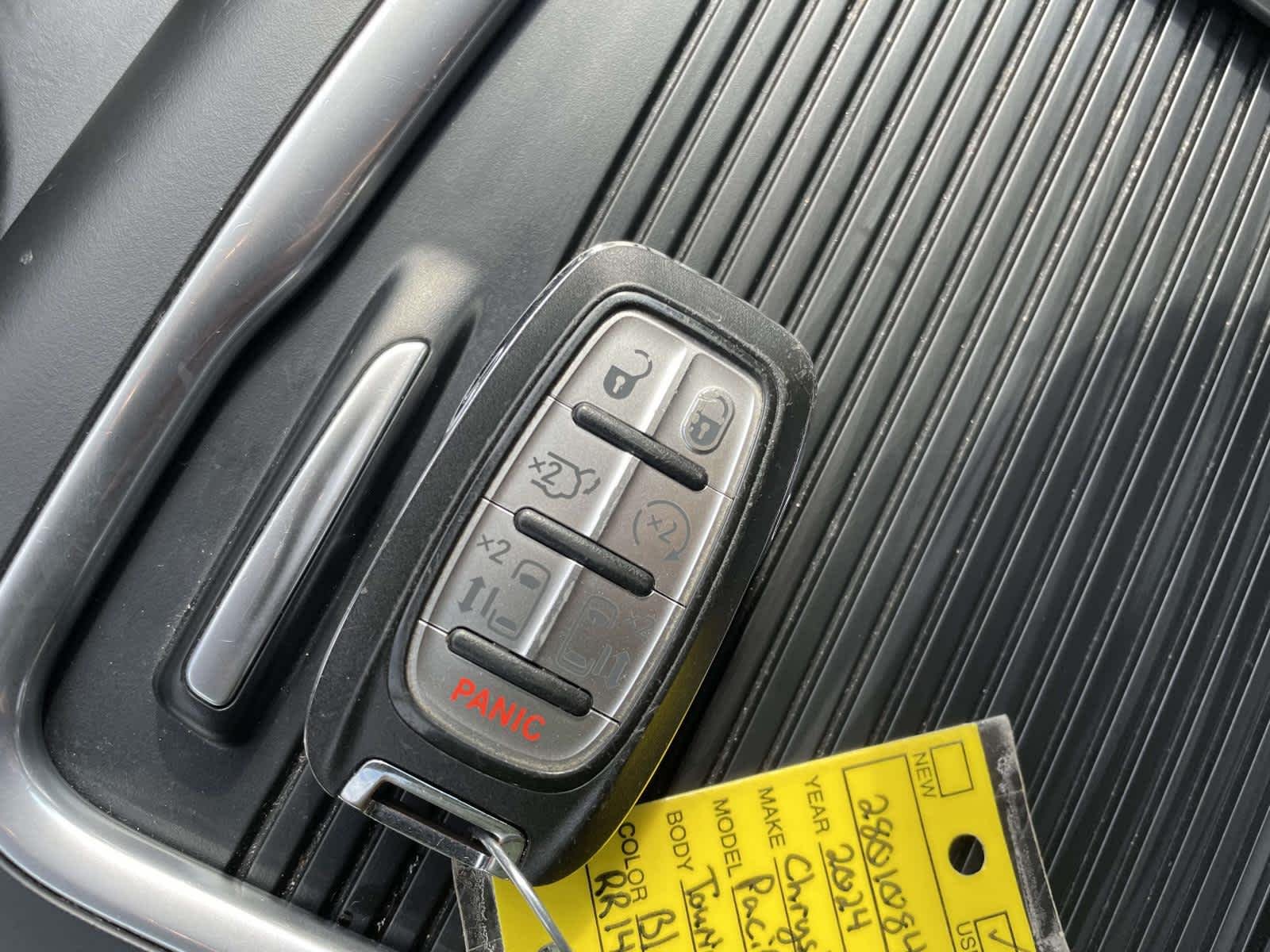 Used 2024 Diamond Black Crystal Pearlcoat Chrysler Touring L image 4