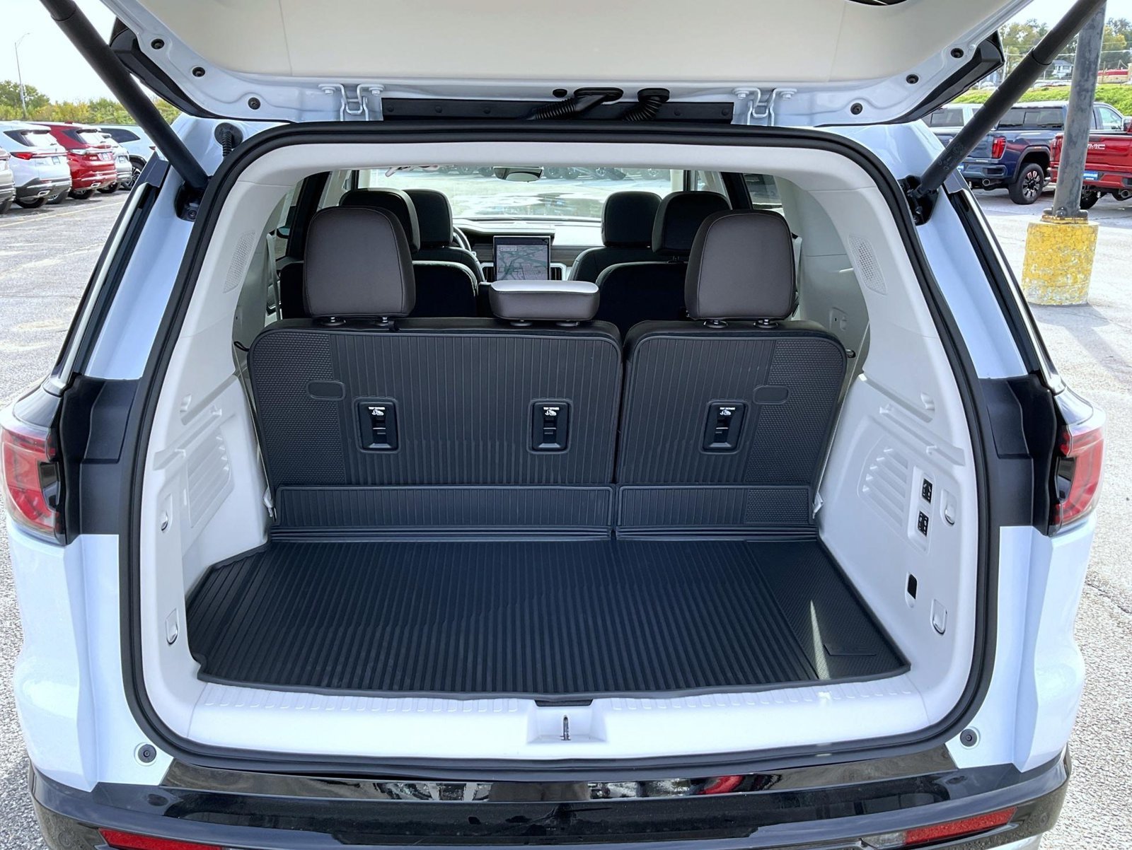 2027 GMC Acadia Denali - Photo 22