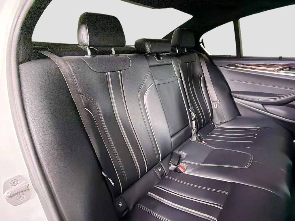 Used 2021 White BMW 540i image 28