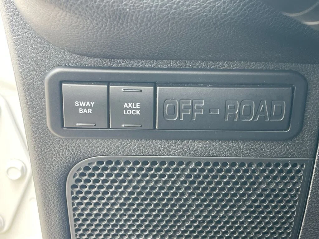 Certified Used 2018 Bright White Jeep Rubicon image 18