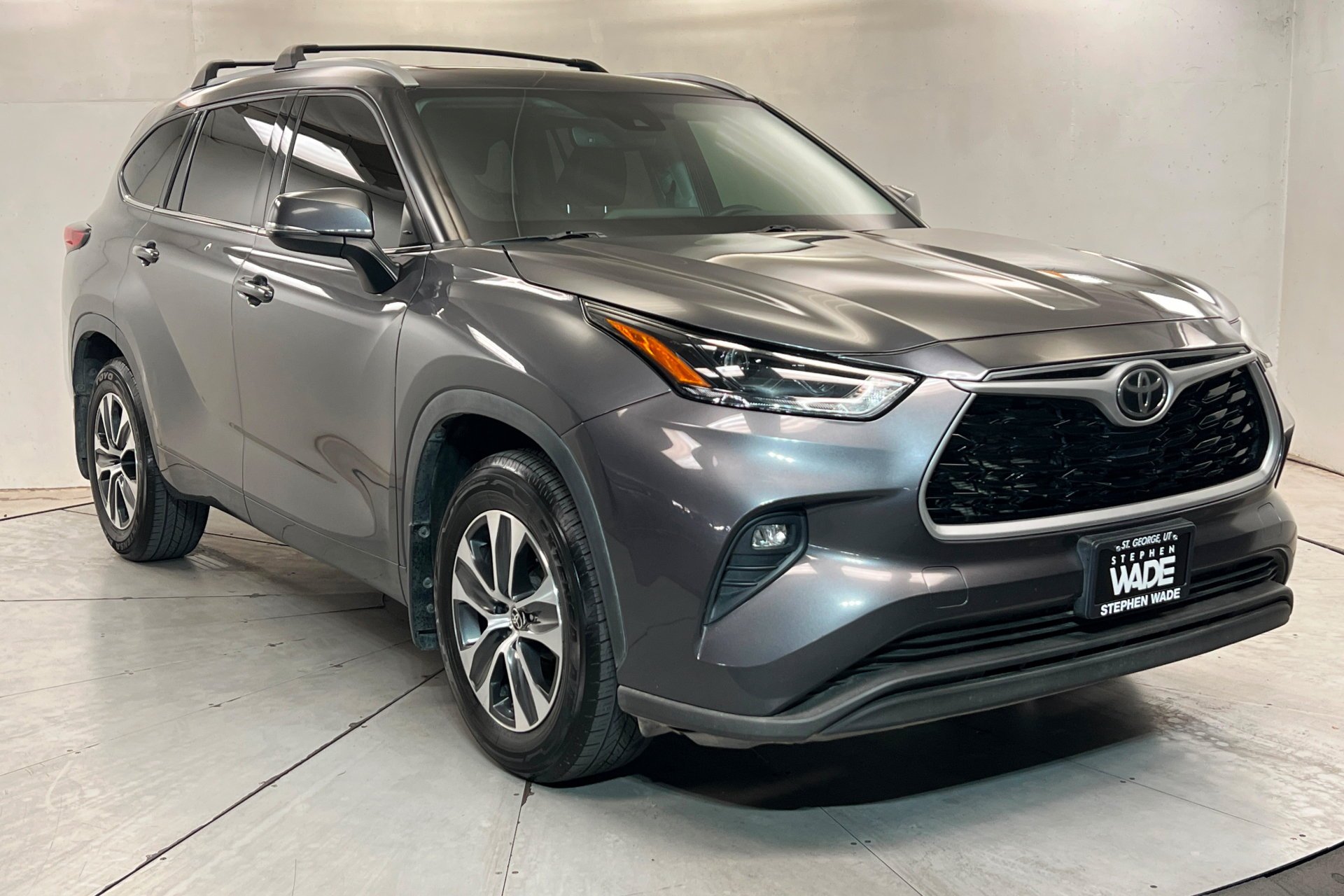 Used 2022 Gray Toyota XLE image 8
