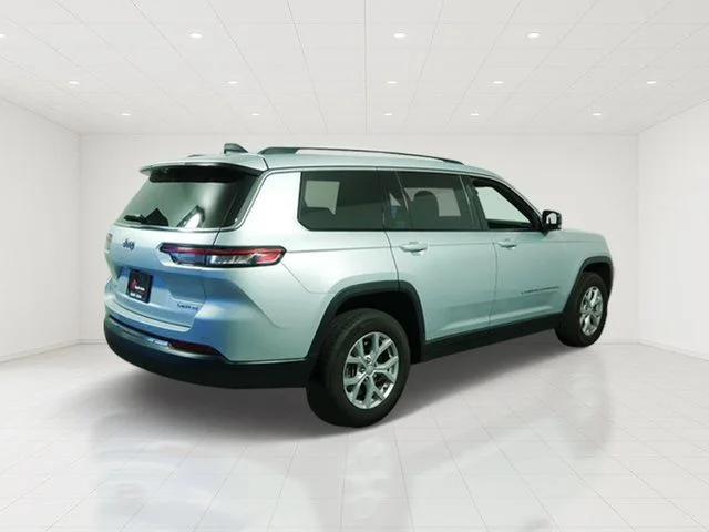 Used 2023 Silver Jeep Limited image 7