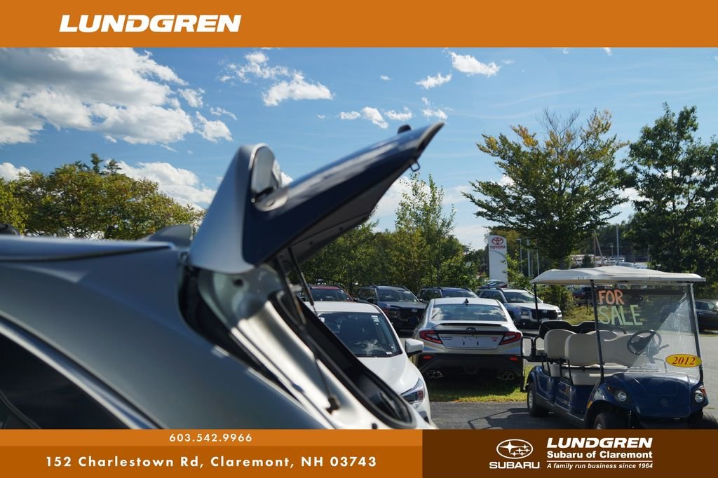 Used 2018 Silver Toyota XLE image 40
