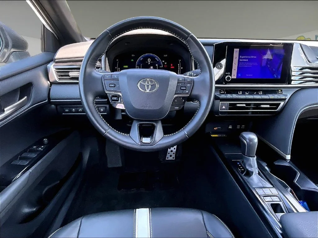 Used 2025 White Toyota SE image 17
