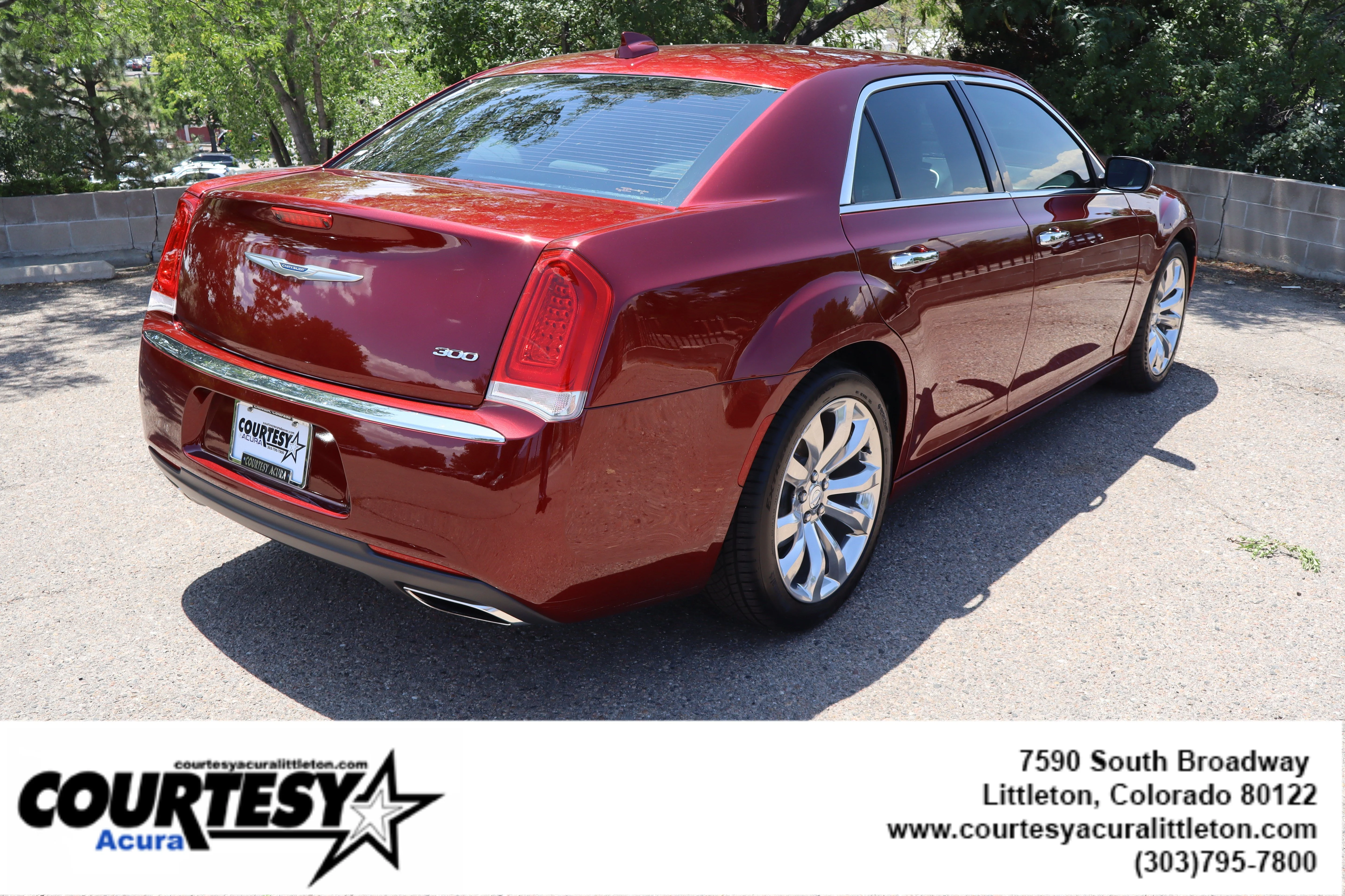 Used 2020 Velvet Red Pearlcoat Chrysler Limited image 6