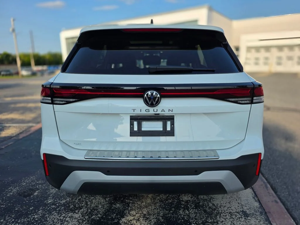 2026 Volkswagen Tiguan SE - Photo 8