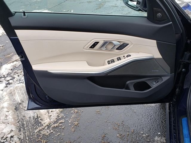 2026 BMW 3 Series 330i - Photo 9