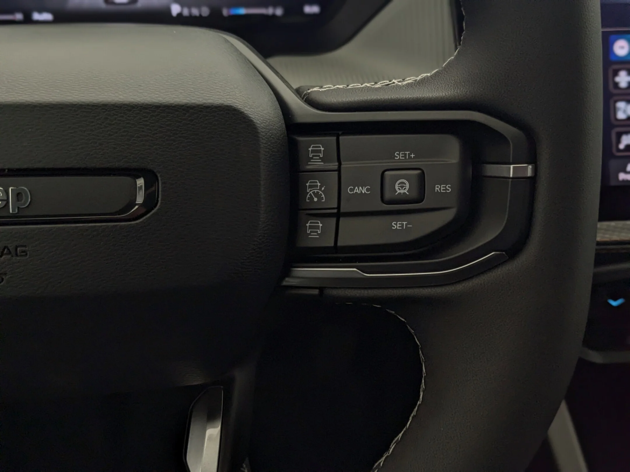 New 2026 Grey Jeep Limited - - Hybrid - Dual-Pane Pano Sunroof - Capri Leatherette - Power Liftgate & More! image 18