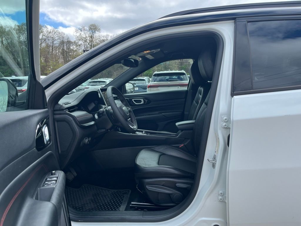 Used 2025 Bright White Clearcoat Jeep Trailhawk image 19