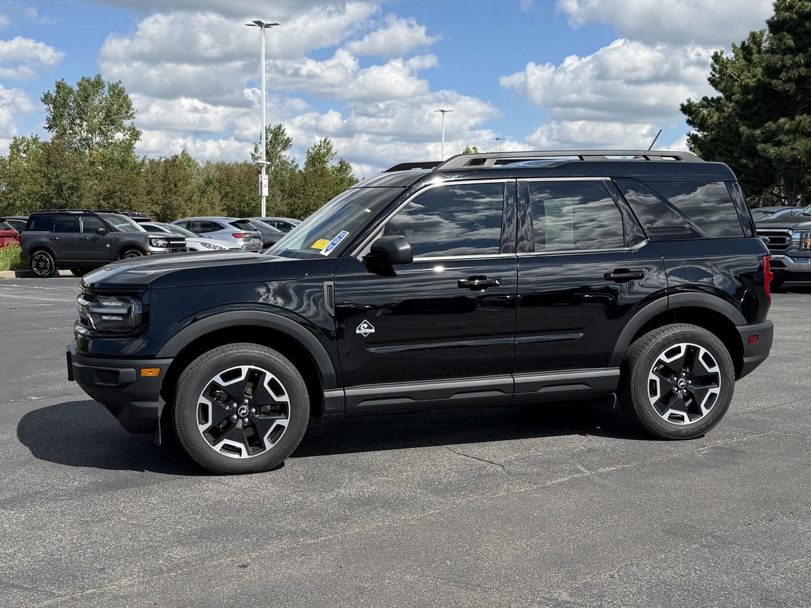 Used 2023 Shadow Black Ford Outer Banks image 4