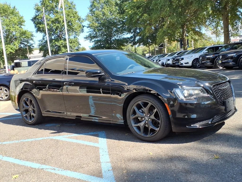 2022 Chrysler 300 Touring - Photo 3