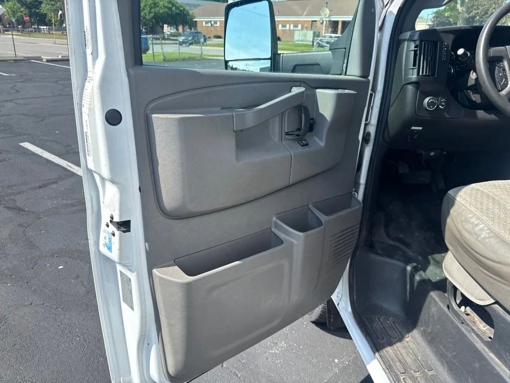 Used 2017 Summit White Chevrolet Work Van image 10