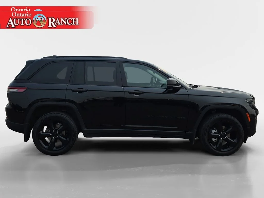 Certified Used 2023 Diamond Black Crystal Pearlcoat Jeep Limited image 6