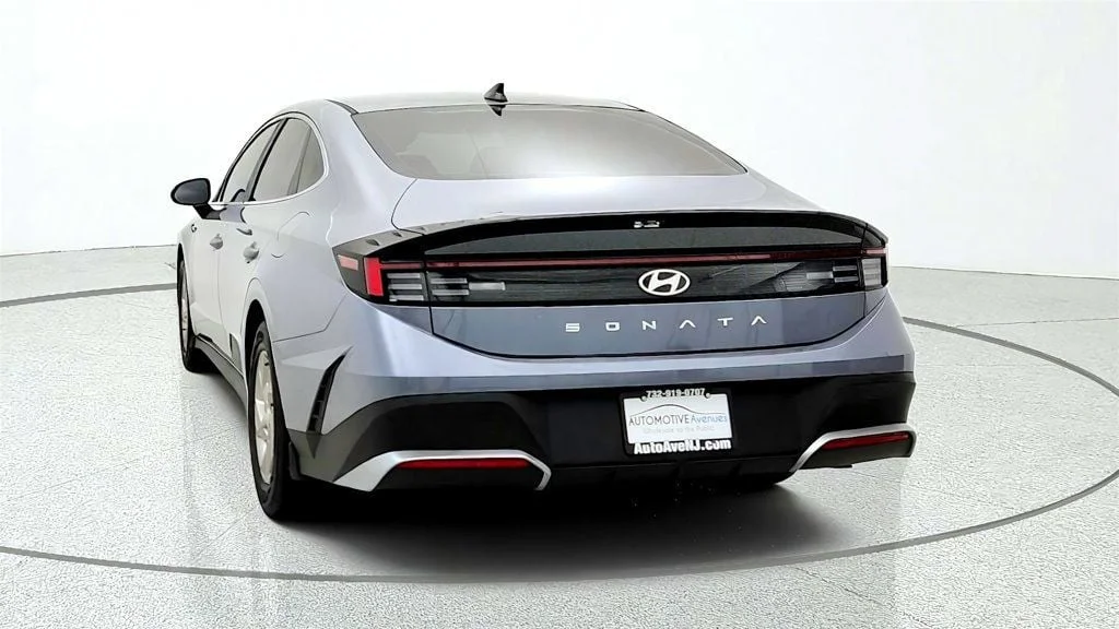 Used 2026 Transmission Blue Hyundai SE FWD image 6